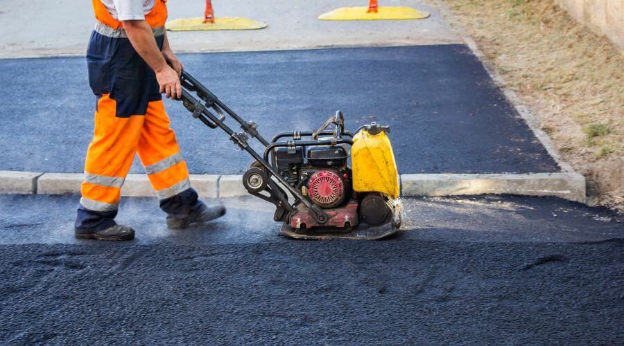 Professional gutter cleaning in Rose Hill, VA